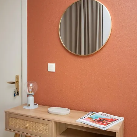 Pink Signature Daire *