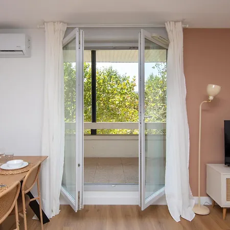 T2 Proche Métro Appartement *